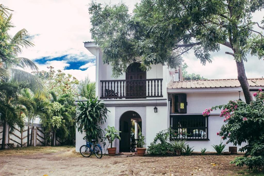 Casita De Playa Bomalu Hostel Las Penitas Exterior photo